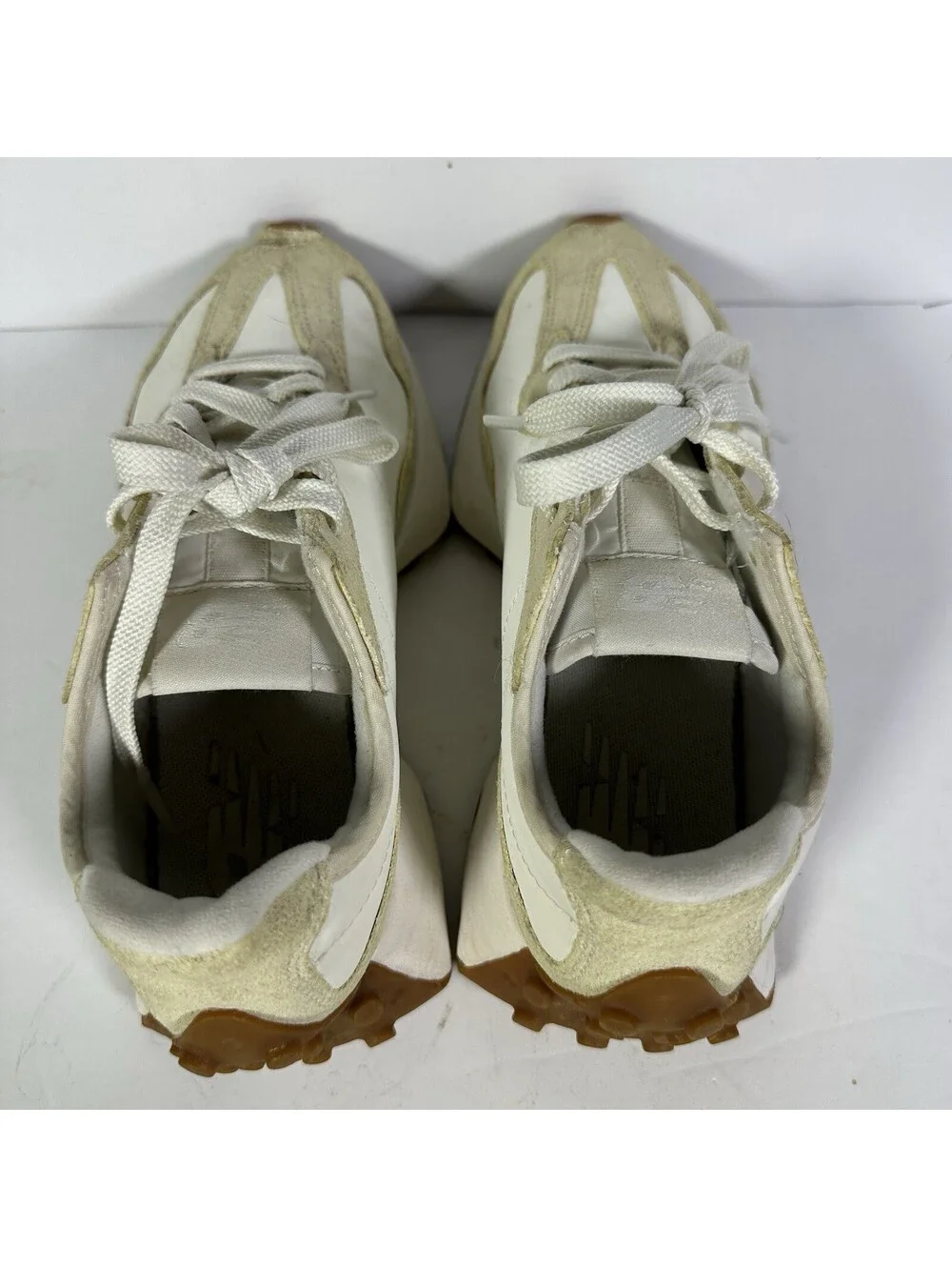 New Balance 327 Women’s 6.5 Sneakers White Tan WS327NAD Toe Damage Flaw